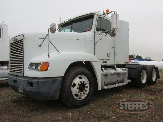 1998 Freightliner FLD120_0.jpg